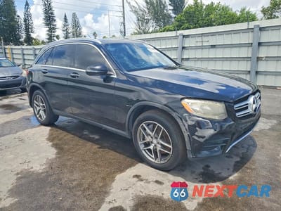Czwarte zdjęcie samochodu z boku: 2017 MERCEDES-BENZ GLC 300 4MATIC VIN:WDC0G4KB6HF115738 - miniatura