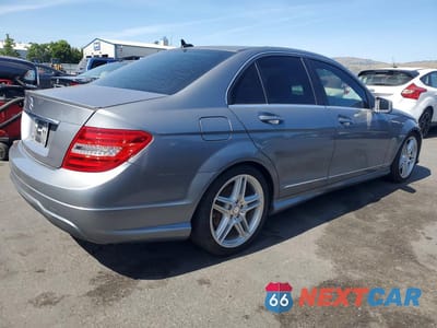 Trzecie zdjęcie samochodu z tyłu: 2012 MERCEDES-BENZ C 250 VIN:WDDGF4HB3CR214559 - miniatura