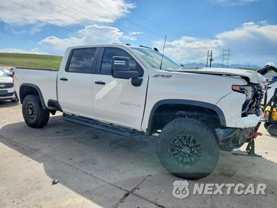 Czwarte zdjęcie samochodu z boku: 2025 CHEVROLET SILVERADO K2500 ZR2 VIN:1GC4KYEY1SF246127 - miniatura