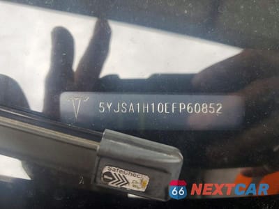 Zdjęcie 12 z 12 samochodu: 2014 TESLA MODEL S VIN:5YJSA1H10EFP60852 - miniatura