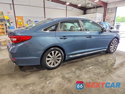Trzecie zdjęcie samochodu z tyłu: 2016 HYUNDAI SONATA SPORT VIN:5NPE34AF9GH426581 - miniatura