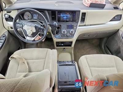 Zdjęcie 8 z 13 samochodu: 2017 TOYOTA SIENNA LE VIN:5TDKZ3DC9HS797832 - miniatura