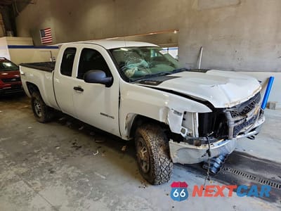 Czwarte zdjęcie samochodu z boku: 2013 CHEVROLET SILVERADO K2500 HEAVY DUTY VIN:1GC2KVCG1DZ373638 - miniatura