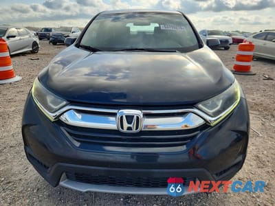 Piąte zdjęcie samochodu w środku: 2018 HONDA CR-V LX VIN:2HKRW5H31JH412630 - miniatura
