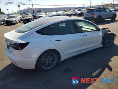 Trzecie zdjęcie samochodu z tyłu: 2022 TESLA MODEL 3 VIN:5YJ3E1EB3NF297045 - miniatura
