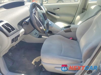Zdjęcie 7 z 12 samochodu: 2012 TOYOTA PRIUS THREE VIN:JTDKN3DU3C1570680 - miniatura