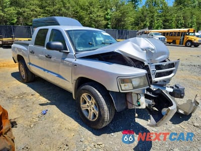 Czwarte zdjęcie samochodu z boku: 2010 DODGE DAKOTA SXT VIN:1D7RE3GP2AS229854 - miniatura