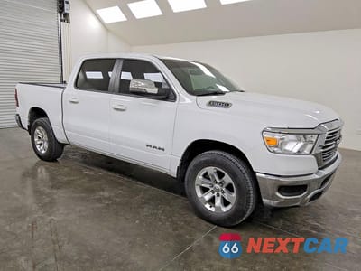 Czwarte zdjęcie samochodu z boku: 2024 RAM 1500 LARAMIE VIN:1C6RREJT1RN219172 - miniatura
