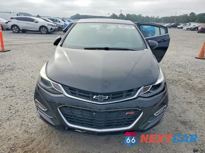 Piąte zdjęcie samochodu w środku: 2018 CHEVROLET CRUZE LT VIN:1G1BE5SM0J7142552 - miniatura