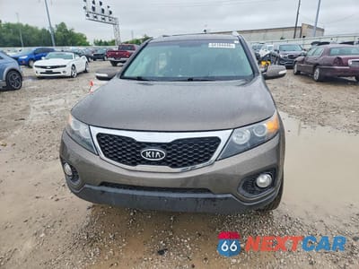 Piąte zdjęcie samochodu w środku: 2013 KIA SORENTO EX VIN:5XYKUCA61DG398532 - miniatura