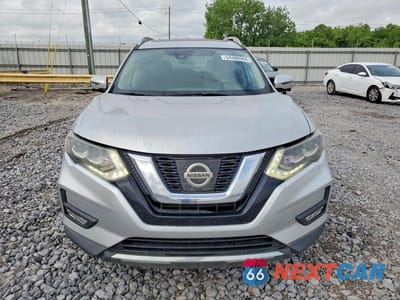 Piąte zdjęcie samochodu w środku: 2017 NISSAN ROGUE SL VIN:5N1AT2MT8HC761974 - miniatura