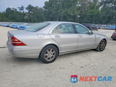 Trzecie zdjęcie samochodu z tyłu: 2000 MERCEDES-BENZ S 500 VIN:WDBNG75J9YA133730 - miniatura