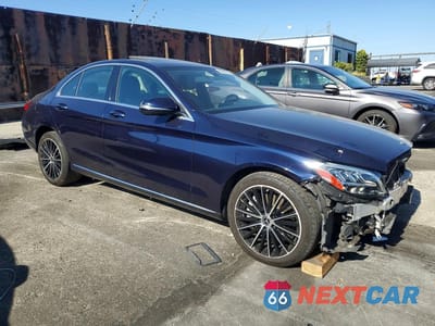 Czwarte zdjęcie samochodu z boku: 2019 MERCEDES-BENZ C 300 VIN:55SWF8DB8KU302240 - miniatura