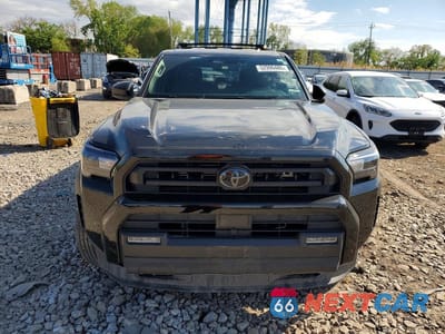 Piąte zdjęcie samochodu w środku: 2025 TOYOTA 4RUNNER SR5 VIN:JTEVA5AR8S5008295 - miniatura