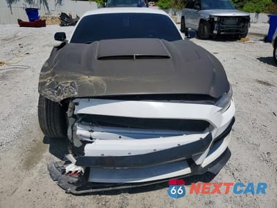 Piąte zdjęcie samochodu w środku: 2017 FORD MUSTANG VIN:1FA6P8AM0H5277645 - miniatura