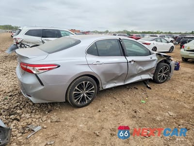 Trzecie zdjęcie samochodu z tyłu: 2020 TOYOTA CAMRY SE VIN:4T1G11AK1LU337125 - miniatura