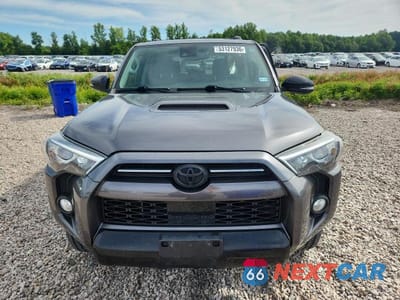 Piąte zdjęcie samochodu w środku: 2020 TOYOTA 4RUNNER VENTURE EDITION VIN:JTEBU5JR1L5815060 - miniatura