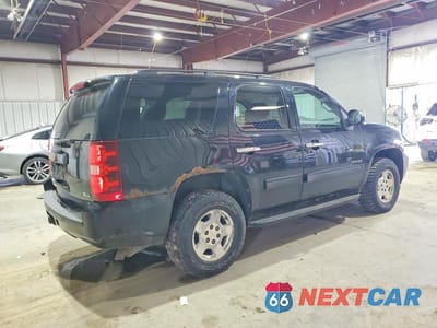 Trzecie zdjęcie samochodu z tyłu: 2011 CHEVROLET TAHOE K1500 LS VIN:1GNSKAE03BR233555 - miniatura