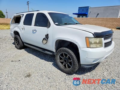 Czwarte zdjęcie samochodu z boku: 2008 CHEVROLET SUBURBAN C1500 LS VIN:1GNFC16028R101747 - miniatura