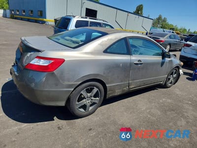 Trzecie zdjęcie samochodu z tyłu: 2008 HONDA CIVIC LX VIN:2HGFG12618H515921 - miniatura