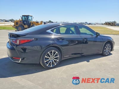 Trzecie zdjęcie samochodu z tyłu: 2020 LEXUS ES 300H VIN:58AD21B19LU011314 - miniatura