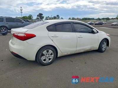 Trzecie zdjęcie samochodu z tyłu: 2016 KIA FORTE LX VIN:KNAFK4A62G5617909 - miniatura