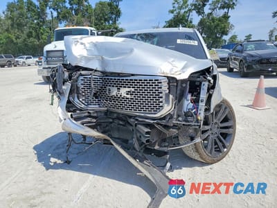 Piąte zdjęcie samochodu w środku: 2017 GMC YUKON XL DENALI VIN:1GKS1HKJ2HR368203 - miniatura