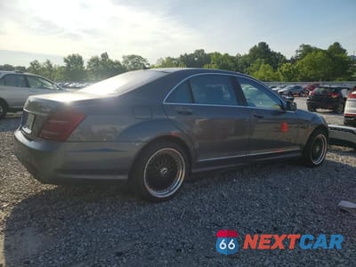 Trzecie zdjęcie samochodu z tyłu: 2010 MERCEDES-BENZ S 550 4MATIC VIN:WDDNG8GB5AA318558 - miniatura