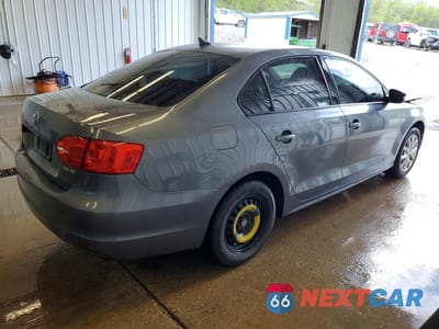 Trzecie zdjęcie samochodu z tyłu: 2011 VOLKSWAGEN JETTA SE VIN:3VWDZ7AJXBM347338 - miniatura