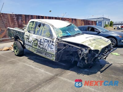Czwarte zdjęcie samochodu z boku: 2003 TOYOTA TUNDRA ACCESS CAB SR5 VIN:5TBRT34183S426807 - miniatura