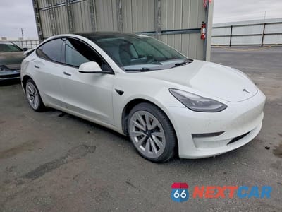 Czwarte zdjęcie samochodu z boku: 2022 TESLA MODEL 3 VIN:5YJ3E1EA1NF361977 - miniatura