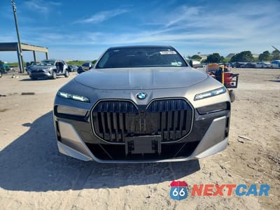 Piąte zdjęcie samochodu w środku: 2025 BMW 760 XI VIN:WBA33EJ09SCU62653 - miniatura
