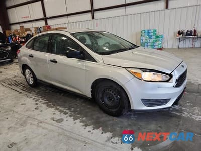 Czwarte zdjęcie samochodu z boku: 2017 FORD FOCUS S VIN:1FADP3E20HL220991 - miniatura