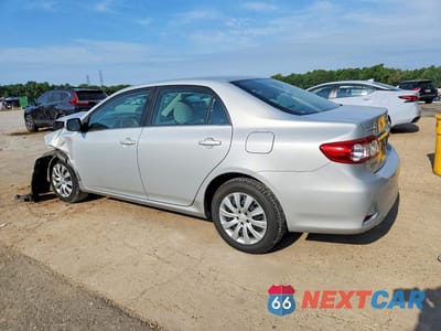 Drugie zdjęcie samochodu z przodu: 2013 TOYOTA COROLLA LE VIN:2T1BU4EE2DC117728 - miniatura