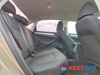 Zdjęcie 10 z 12 samochodu: 2016 VOLKSWAGEN PASSAT S VIN:1VWAT7A30GC011874 - miniatura