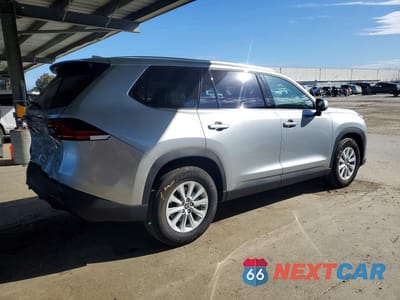 Trzecie zdjęcie samochodu z tyłu: 2026 TOYOTA GRAND HIGHLANDER XLE VIN:5TDAAAB51TS122044 - miniatura