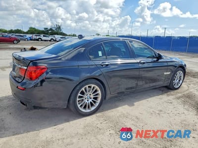 Trzecie zdjęcie samochodu z tyłu: 2015 BMW 740 I VIN:WBAYA6C58FGK16332 - miniatura