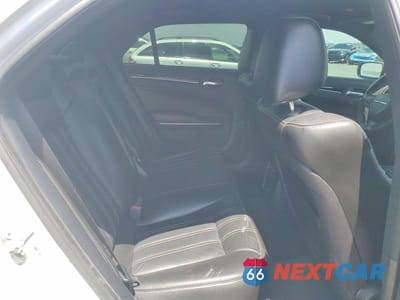 Zdjęcie 10 z 13 samochodu: 2019 CHRYSLER 300 S VIN:2C3CCABG4KH697888 - miniatura