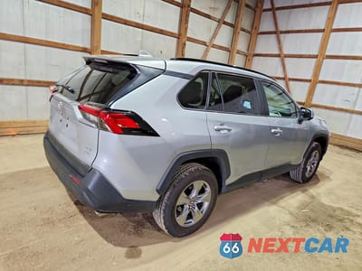 Trzecie zdjęcie samochodu z tyłu: 2025 TOYOTA RAV4 XLE VIN:2T3P1RFV1SW511329 - miniatura