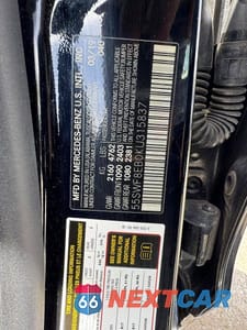 Zdjęcie 10 z 10 samochodu: 2019 MERCEDES-BENZ C 300 4MATIC VIN:55SWF8EB0KU315837 - miniatura