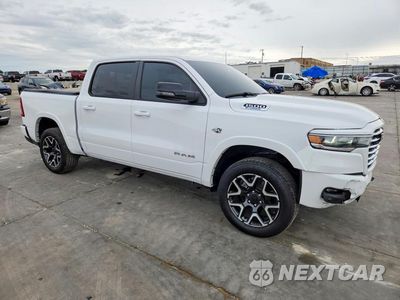 Czwarte zdjęcie samochodu z boku: 2026 RAM 1500 LARAMIE VIN:1C6SRFJT2TN266774 - miniatura