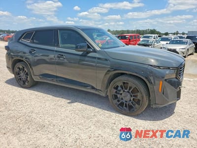 Czwarte zdjęcie samochodu z boku: 2025 BMW XM VIN:5YM23CS06S9Z37228 - miniatura