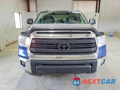 Piąte zdjęcie samochodu w środku: 2014 TOYOTA TUNDRA CREWMAX SR5 VIN:5TFEM5F15EX068798 - miniatura