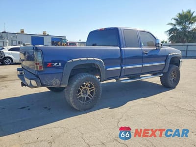 Trzecie zdjęcie samochodu z tyłu: 2002 GMC NEW SIERRA K1500 VIN:2GTEK19T721266092 - miniatura