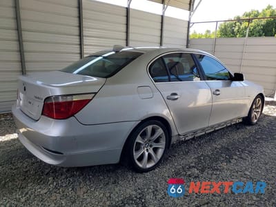 Trzecie zdjęcie samochodu z tyłu: 2008 BMW 528 I VIN:WBANU535X8CT11957 - miniatura