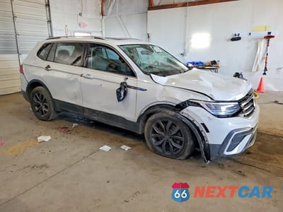 Czwarte zdjęcie samochodu z boku: 2022 VOLKSWAGEN TIGUAN SE VIN:3VV2B7AX3NM106391 - miniatura