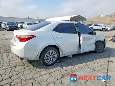 Trzecie zdjęcie samochodu z tyłu: 2018 TOYOTA COROLLA LE VIN:5YFBURHE8JP790236 - miniatura