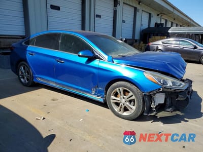 Czwarte zdjęcie samochodu z boku: 2018 HYUNDAI SONATA SPORT VIN:5NPE34AF0JH604028 - miniatura