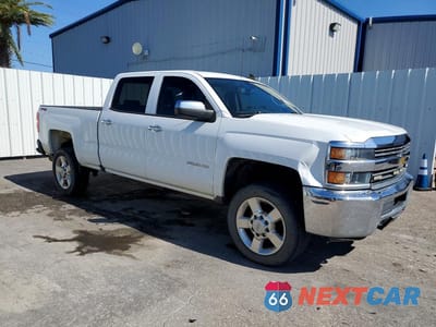 Czwarte zdjęcie samochodu z boku: 2018 CHEVROLET SILVERADO K2500 HEAVY DUTY VIN:1GC1KUEG5JF202312 - miniatura