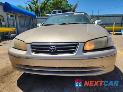 Piąte zdjęcie samochodu w środku: 2000 TOYOTA CAMRY LE VIN:JT2BG22K2Y0395768 - miniatura